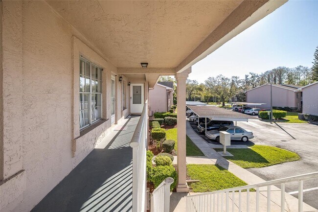 Building Photo - Beautifully Updated Condo