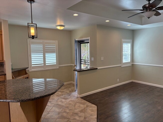 Building Photo - Charming 2-Bedroom Front House in Prime Lakewood Location