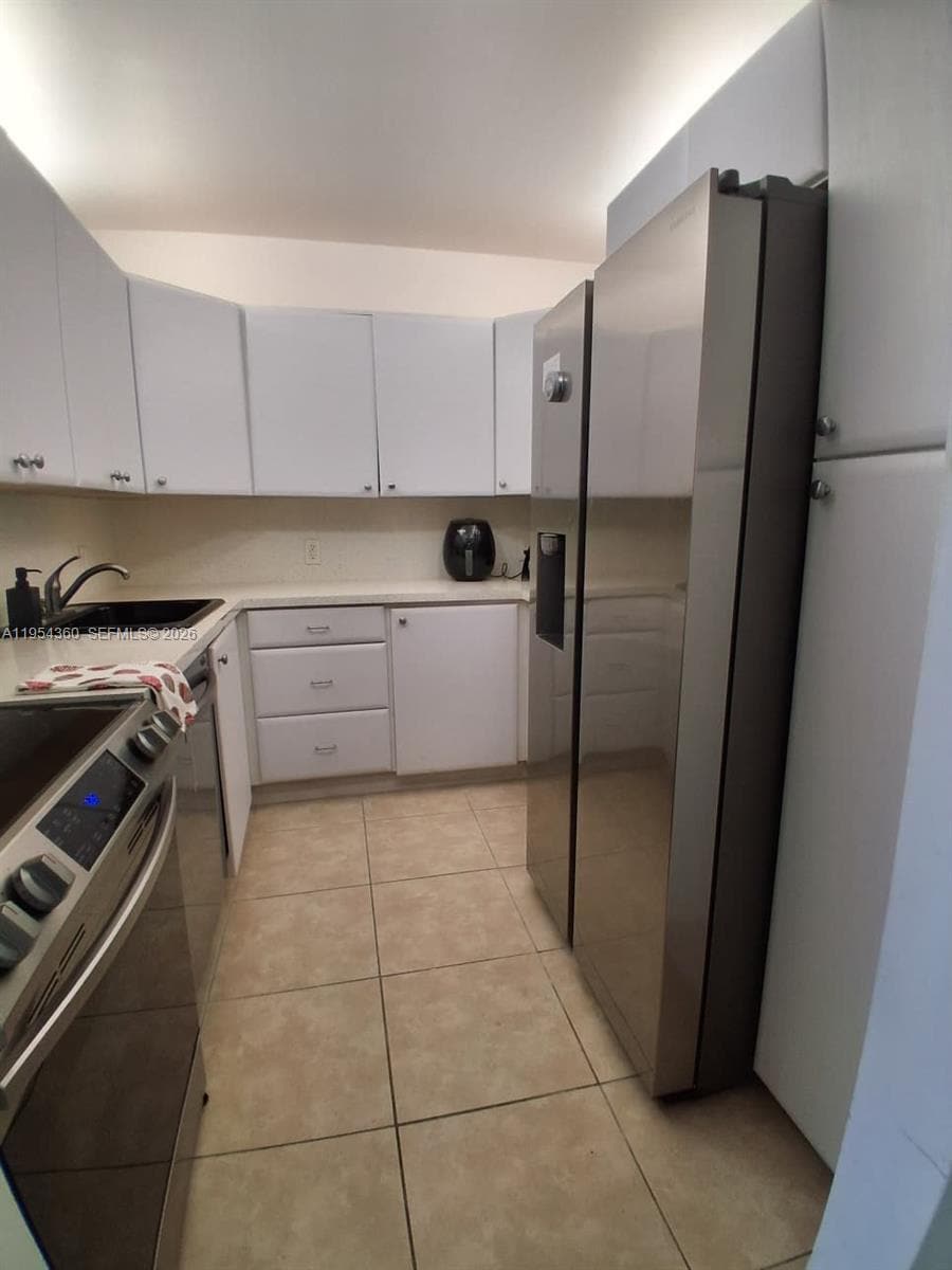 Building Photo - 3625 N Country Club Dr