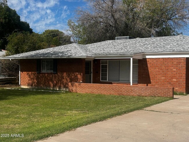 Primary Photo - 4238 E Pinchot Ave