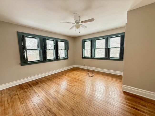 Building Photo - ASHLAND - Charming + Spacious 3 Bedroom, 1/2 Bath Home