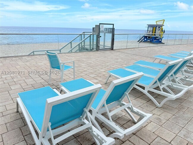 Building Photo - 3725 S Ocean Dr
