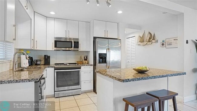 Building Photo - 2716 N Ocean Blvd