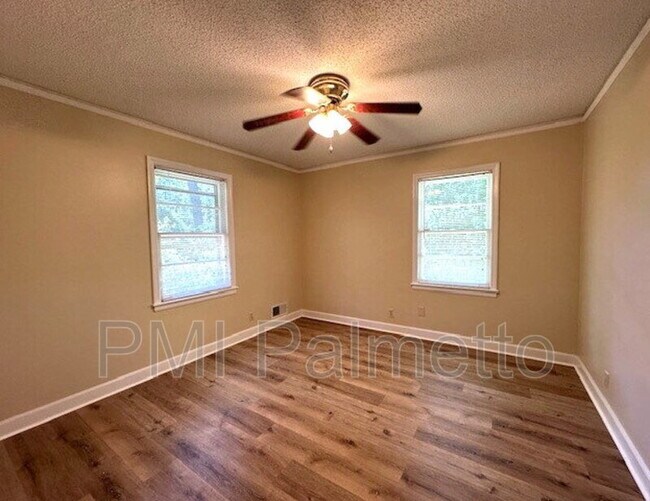 Building Photo - 529 Skyland Dr