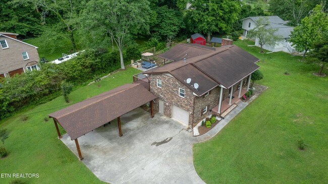 Building Photo - 1301 Chert Pit Rd