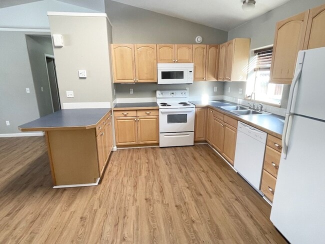 Building Photo - 2bd, 2 Bath Home for Rent in North Pole - FUEL INCLUDED!