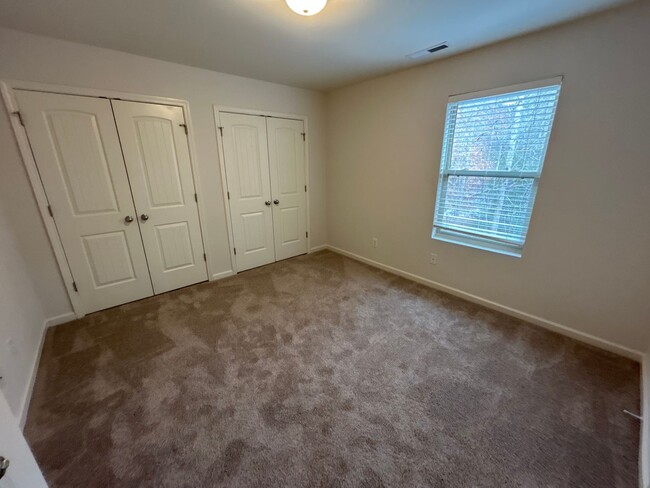 Building Photo - *Move in Special* Updated 3 Bedroom | 2.5 ...