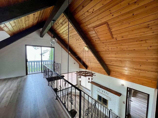 Building Photo - Charming 2 Bedroom House overlooking Birch...