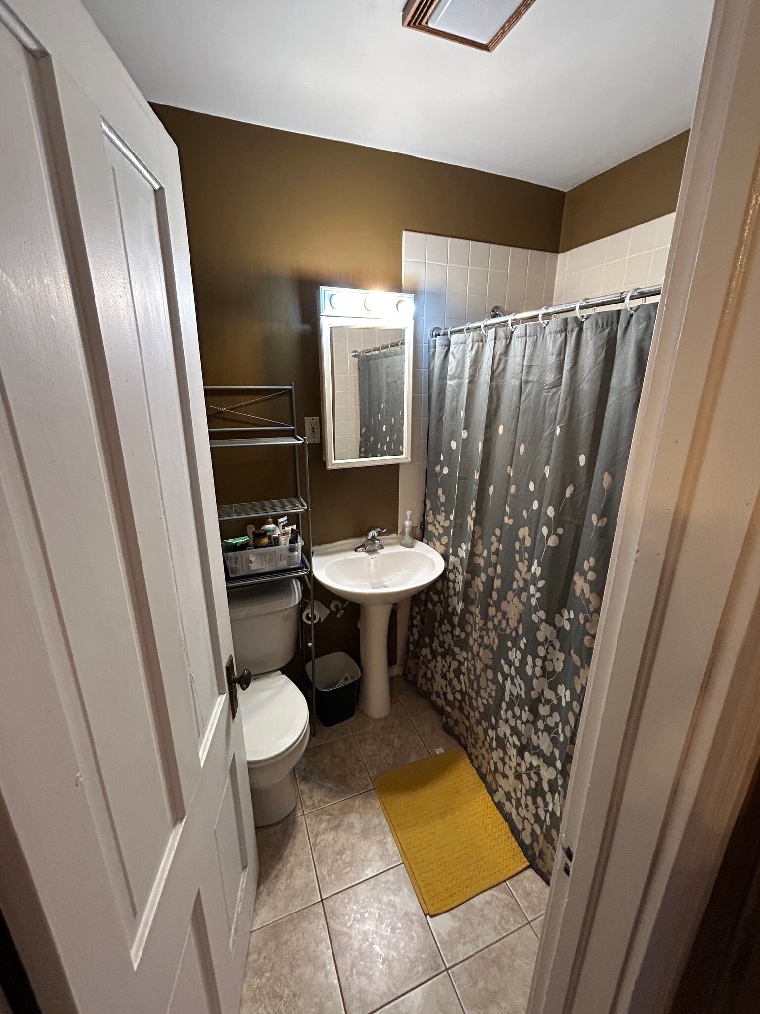 Bathroom - 532 W South St