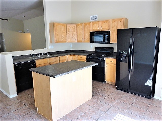 Building Photo - 3798 Cattle Dr NE