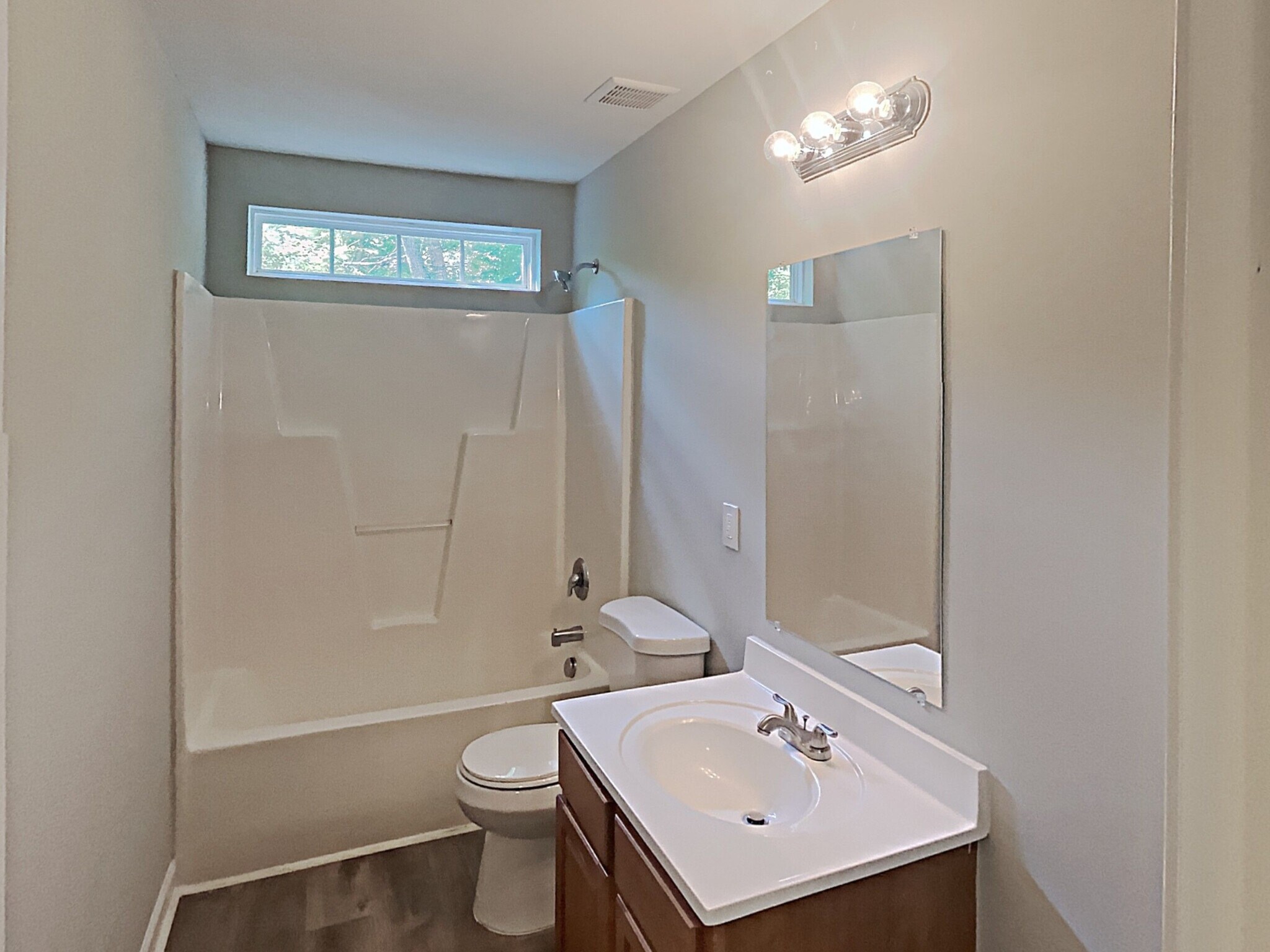 Building Photo - 202 River Hills Dr