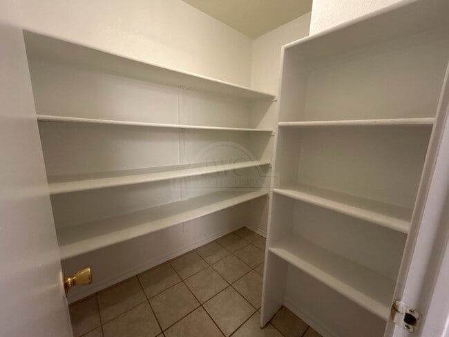 Building Photo - 3908 Fieldcrest Dr