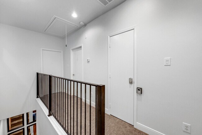 Building Photo - 1434 Ennis St