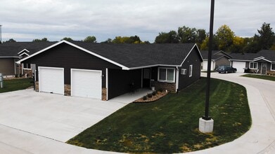 Building Photo - 3 Bedroom, Single-story Townhomes for rent...