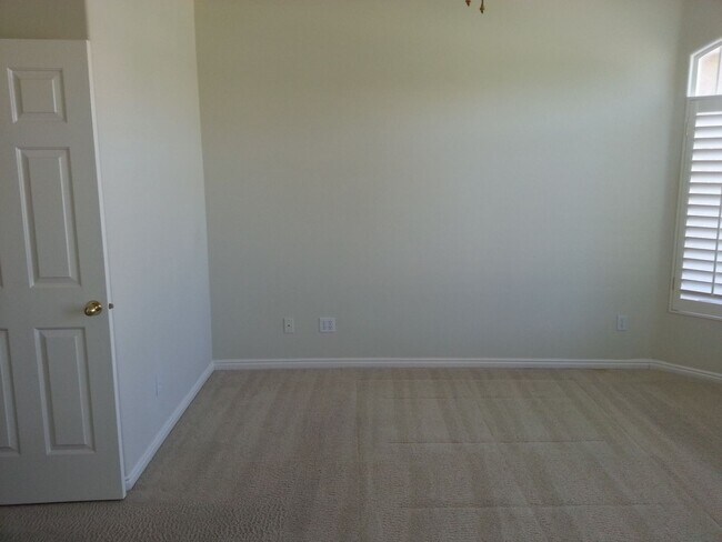 Building Photo - Spacious Home in The Boulders