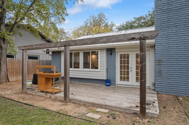 Building Photo - 6305 Clubway Ln