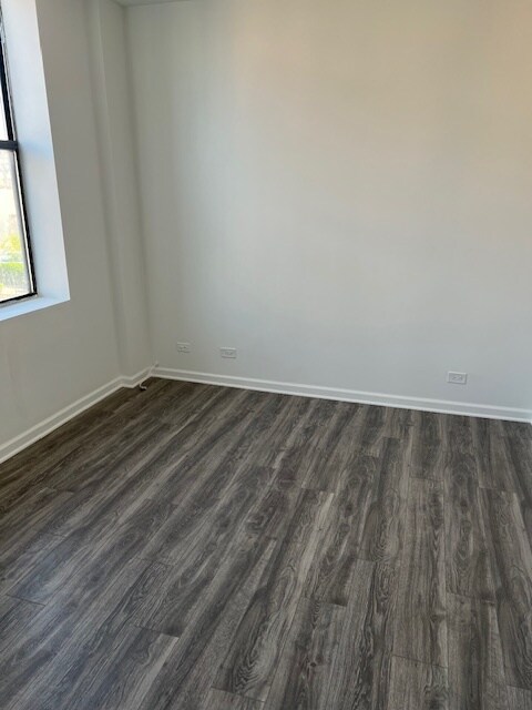 Building Photo - 1461 W Fullerton Ave