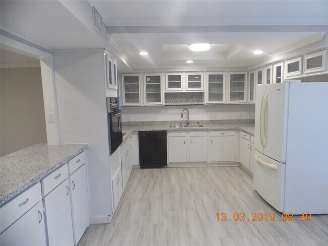 Building Photo - 9411 Bassoon Dr