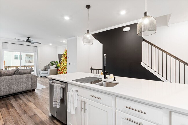 Building Photo - Modern 3-Bedroom Townhome in Magnolia Trace!