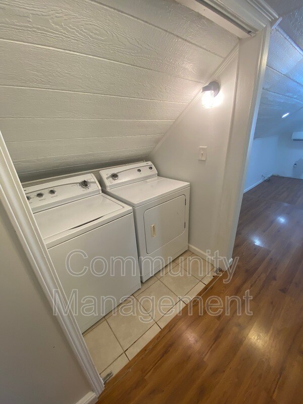 Building Photo - 18819 Greenwell Springs Rd