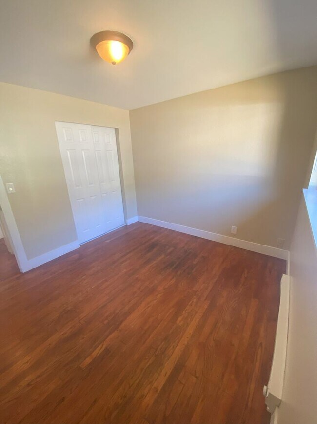 Building Photo - Girgis Duplex