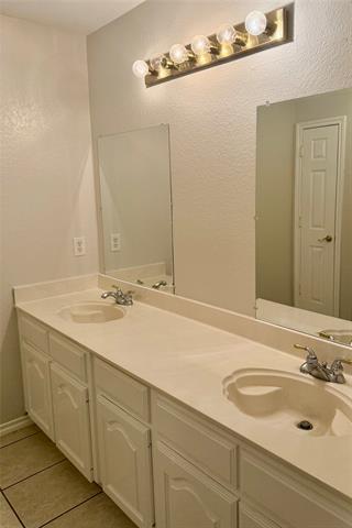 Building Photo - 2319 Glenmoor Dr