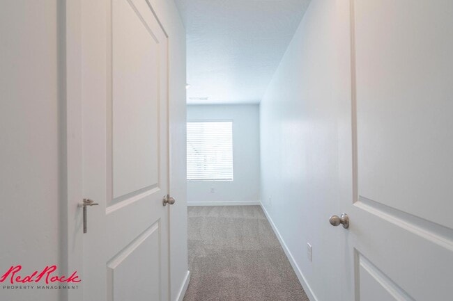 Building Photo - Dog Friendly! 3 Bedroom 2 Bathroom Townhome in Long Valley.