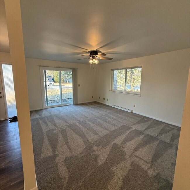 Building Photo - 2239-2239 N Thompson Rd