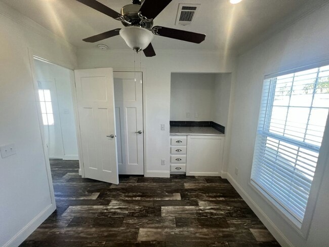 Building Photo - 40 Betty Dr