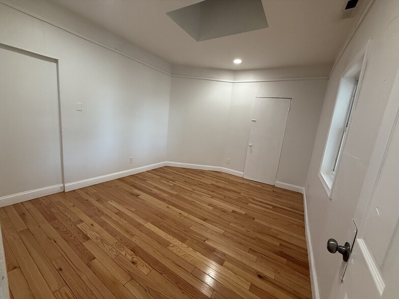 Building Photo - 65 Maverick Sq