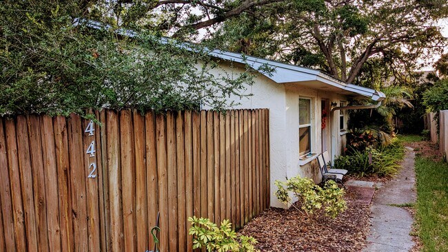 Primary Photo - 442 New York Ave, Unit A