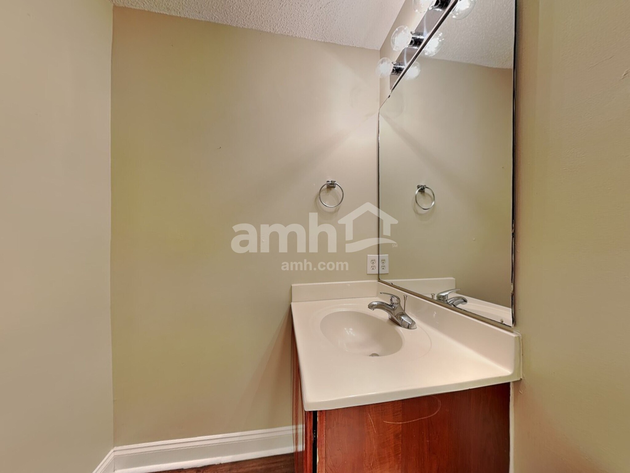 Building Photo - 1009 Loch Lomond Cir