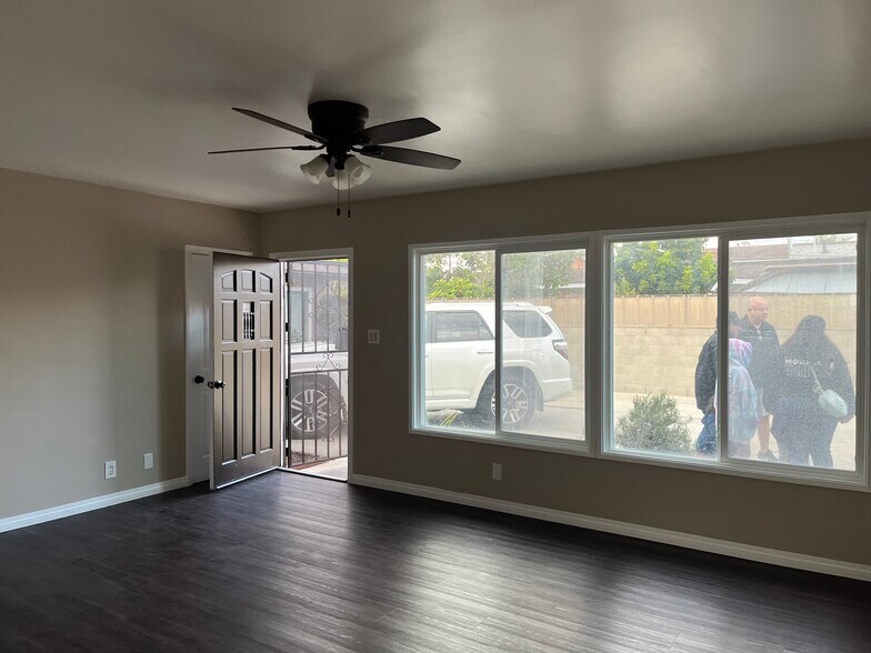 Building Photo - 9305 San Luis Ave