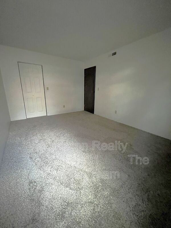 Building Photo - 1005 Baywood Dr