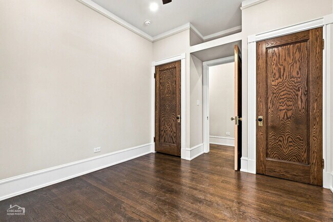 Building Photo - 5829 N Kenmore Ave