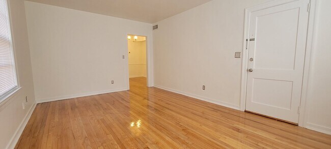 Building Photo - Cherry St 1109