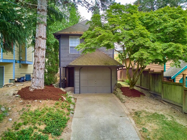 Building Photo - Delightful 3 bedroom home near Matthews Be...