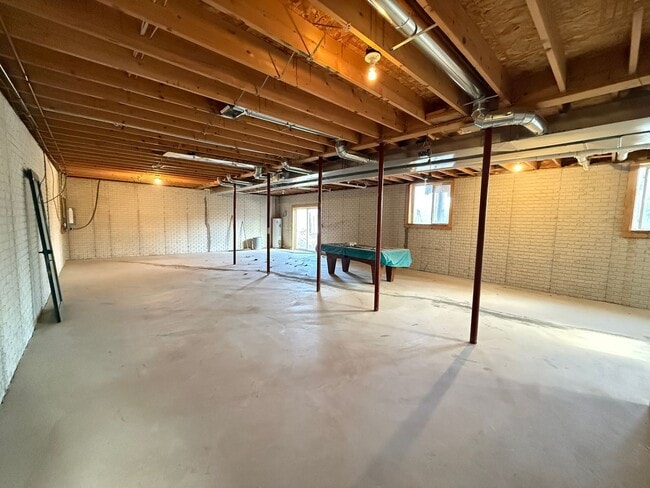 Building Photo - Spacious 3-Bedroom Home with Sunroom and Attached 2-Car Garage in Manchester, MI