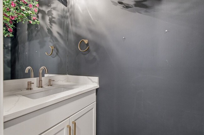 Building Photo - 531 Kennedy St NW