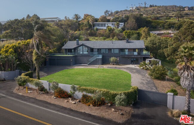 Primary Photo - 4782 Encinal Canyon Rd