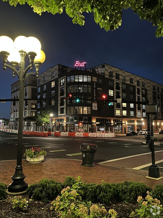 Building Photo - 267 Main St