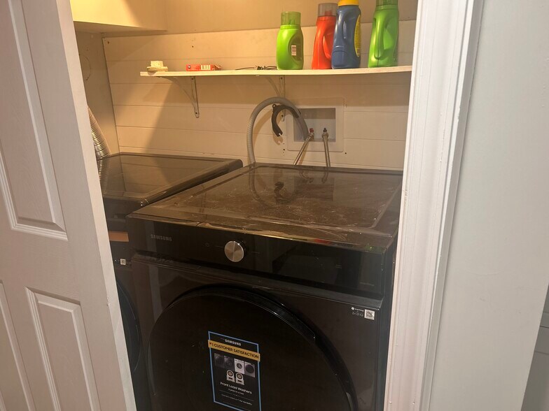 Laundry - 2400 N Capitol St NW
