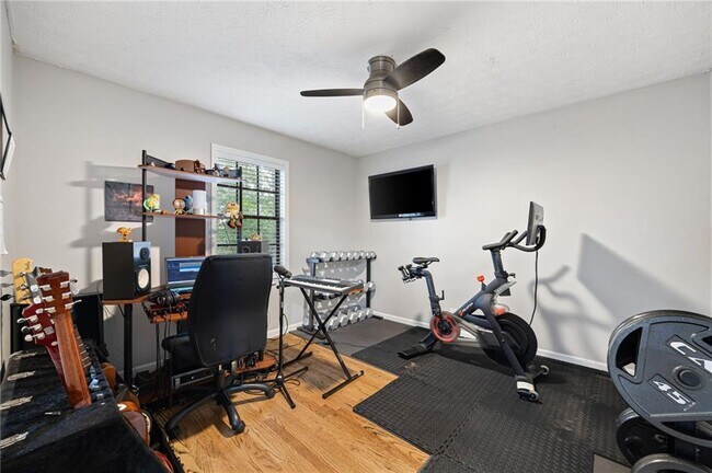 Building Photo - 2076 Lake Ridge Terrace