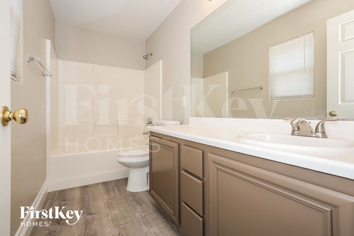 Building Photo - 7908 Pale Rider St