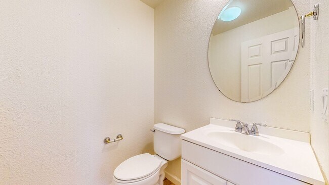 Building Photo - Desirable Skyhawk 3 bedroom Tri-Level Single Family