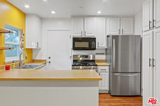 Building Photo - 3621 Kalsman Dr