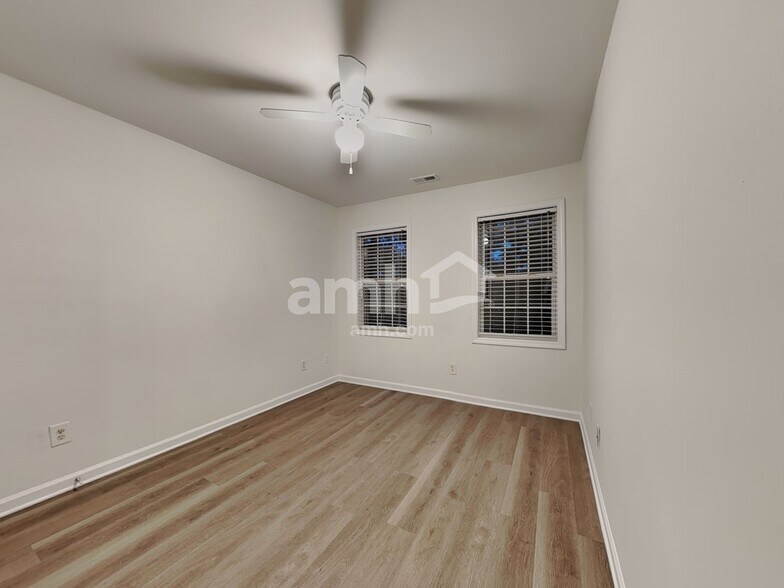 Building Photo - 2601 Trailwood Hills Dr