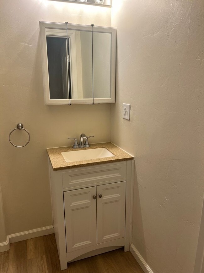 Building Photo - Close to beach