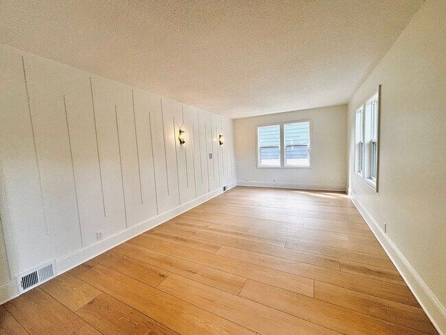 Building Photo - Stunning 2 Bedroom Home in The Heart of Go...