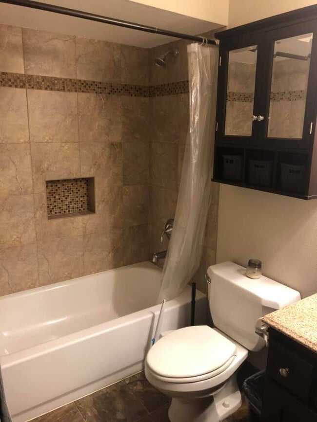 Building Photo - Duplex Off Barnes Rd. With Quick Access Ev...